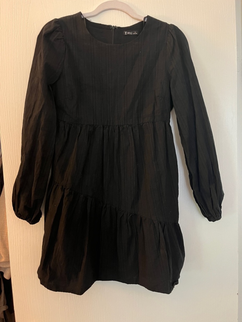 Very J Black Long Sleeve Tiered Midi Dress